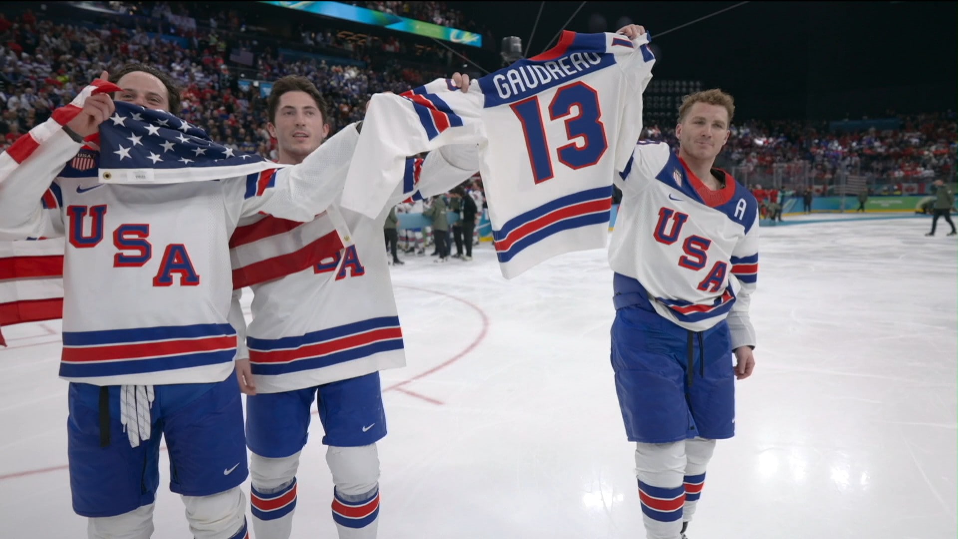 Hylla avdød lagkamerat etter sigeren – familien rørt til tårer