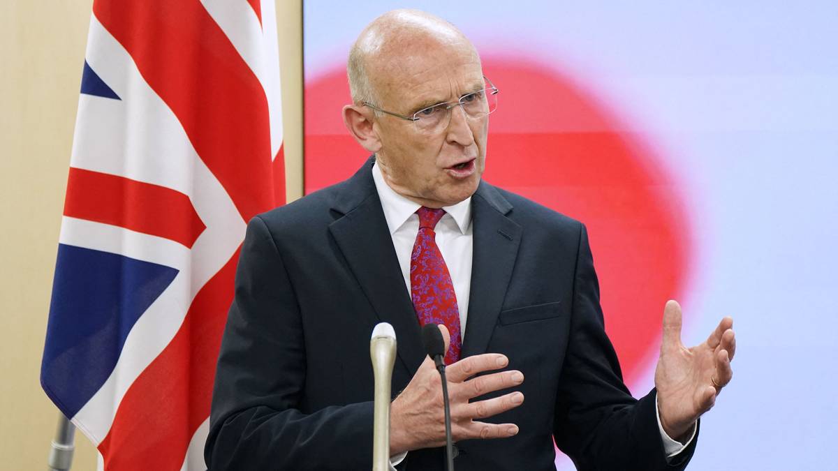 Storbritannias forsvarsminister går av