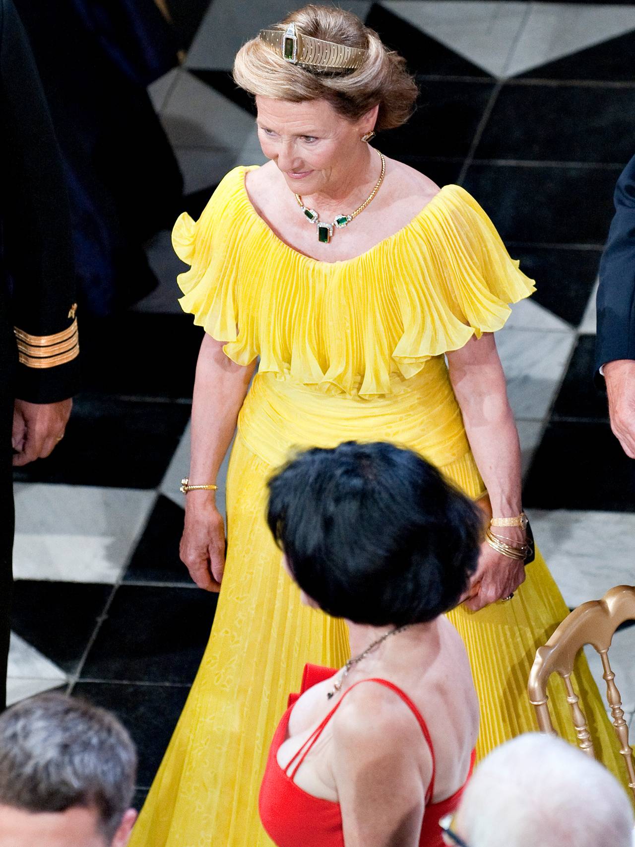 Dronning Sonja gul kjole