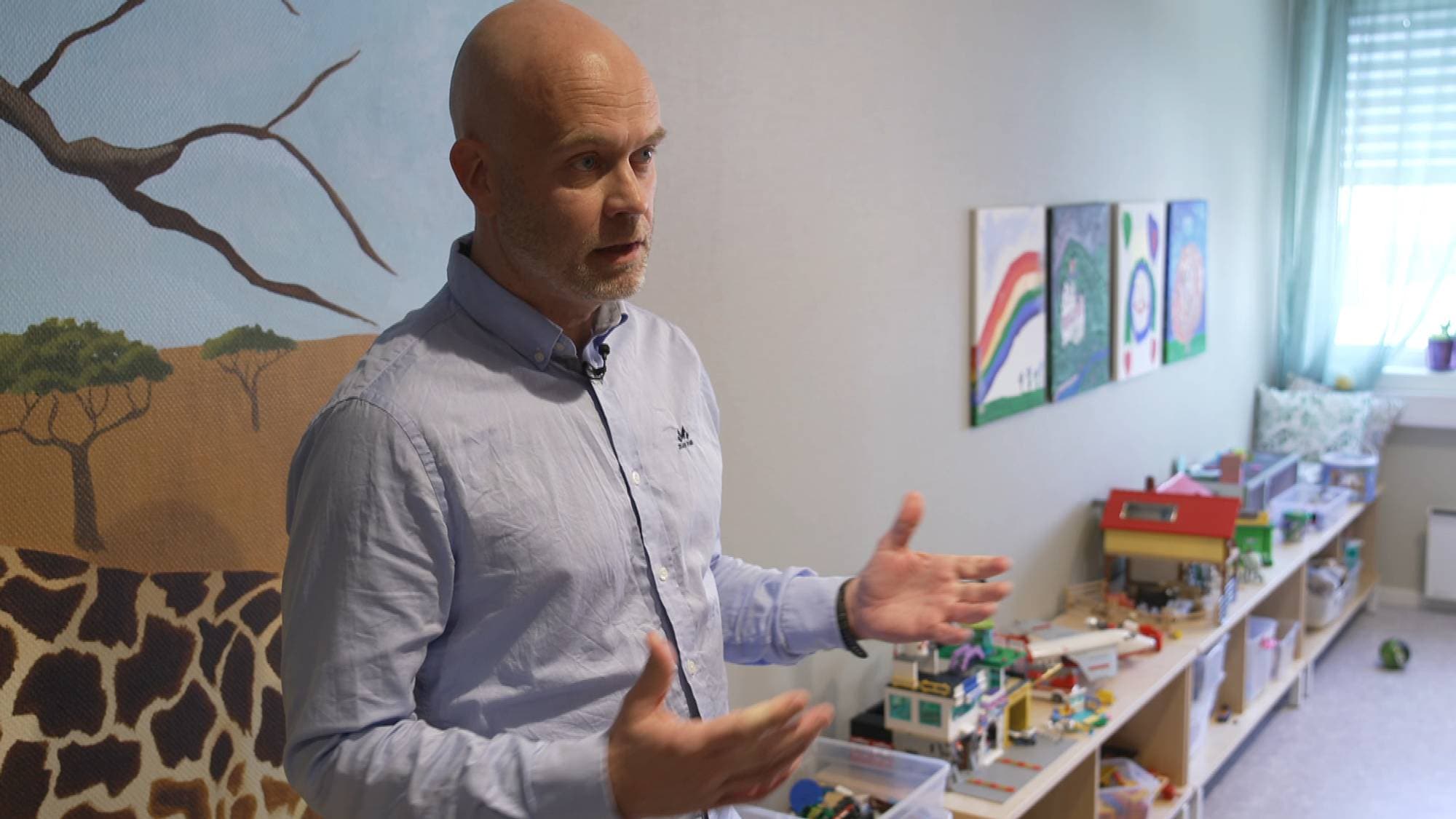 Bilde av en mann på et behandlingsrom
