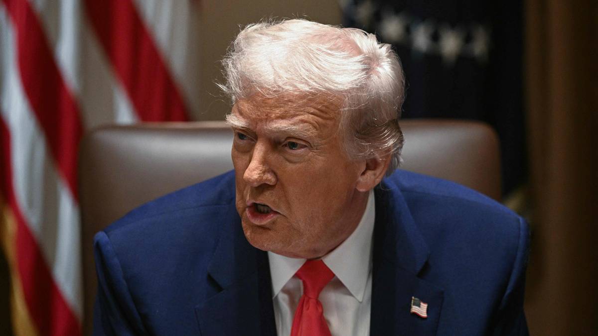 Demokrater anklager Trump for markedsmanipulasjon etter børskaos
