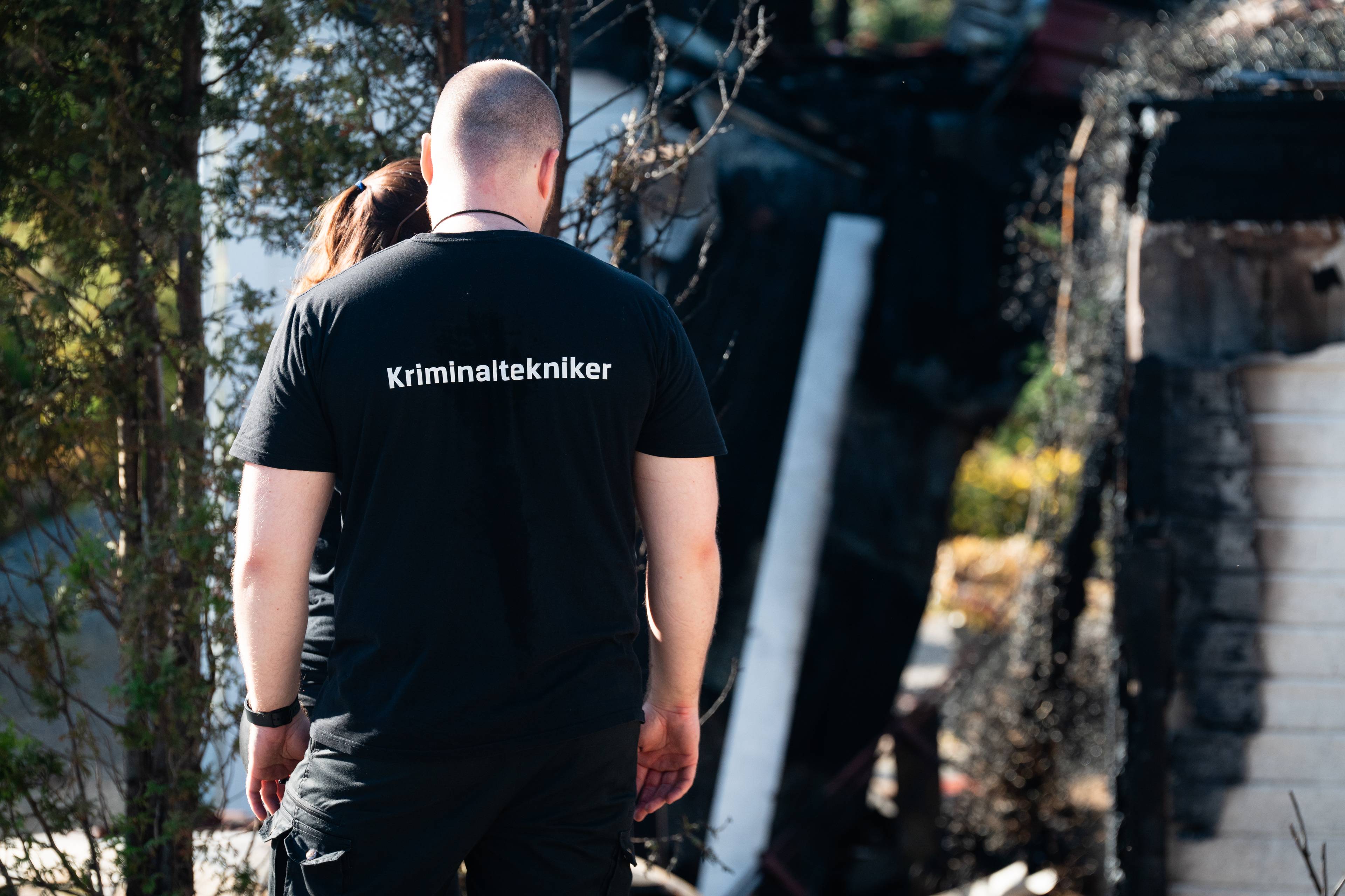Kriminalteknikerne undersøker stedet
