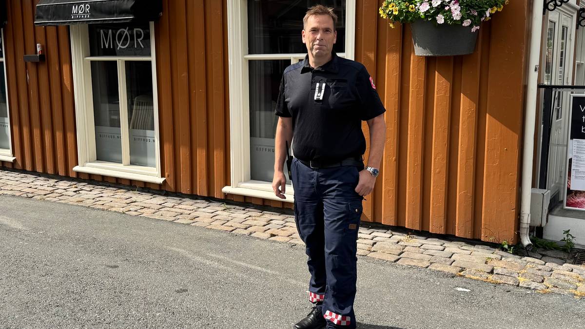 Advarer mot fyring med fuktig ved