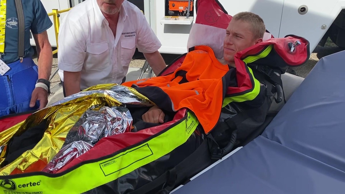 Ført bort i ambulanse – fortsetter Tour de France etter kollapsen