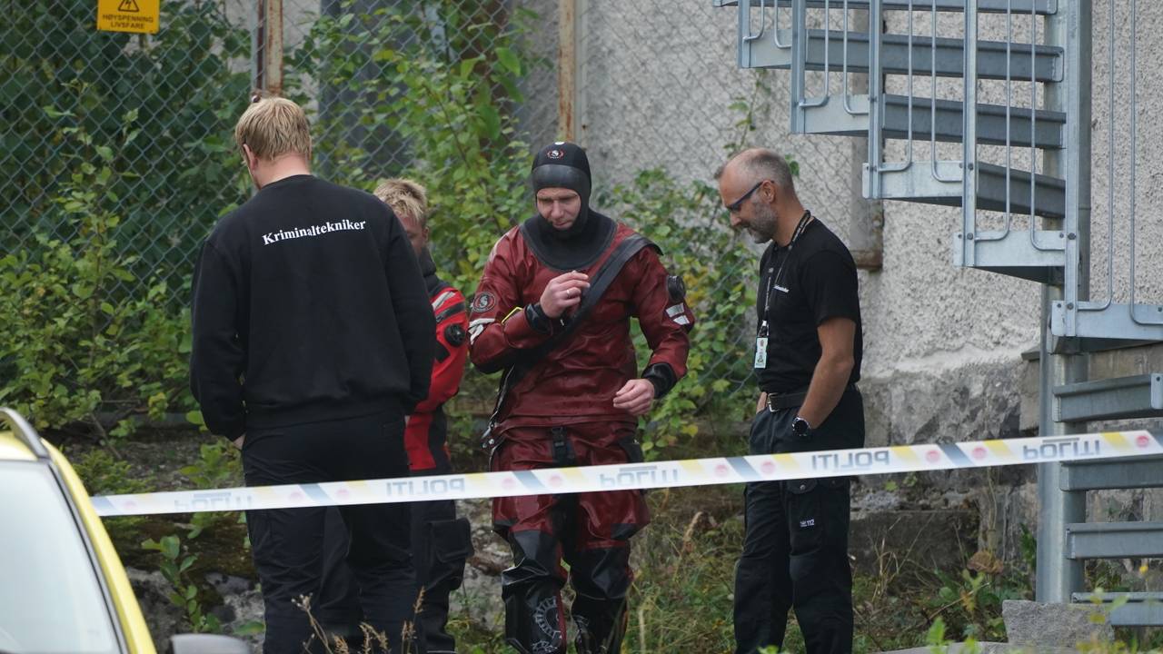 Død person Lillehammer. Kriminalteknikere og dykkere på stedet.