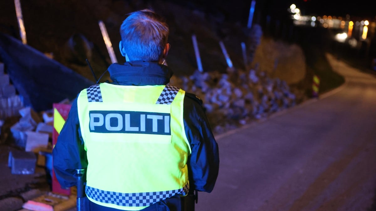 Mur raste ut og sperret veien