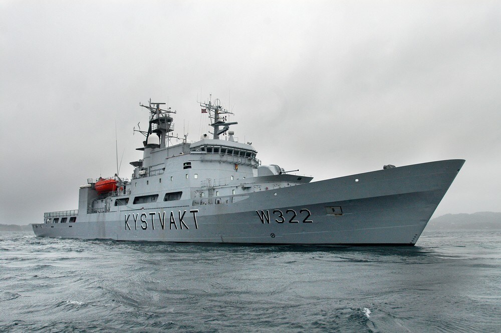 Kystvaktskip på vei til Tromsø med mulig koronasmittede om bord