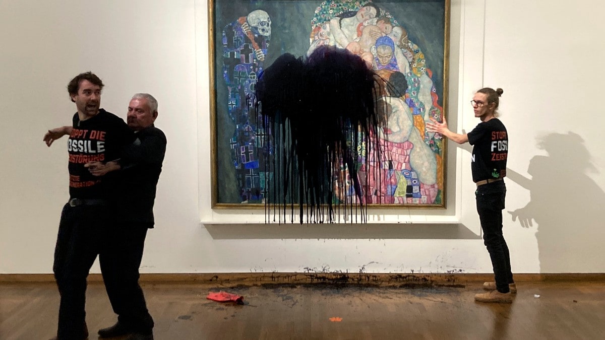 Wien: Øko-aktivister helte olje på Klimt-maleri