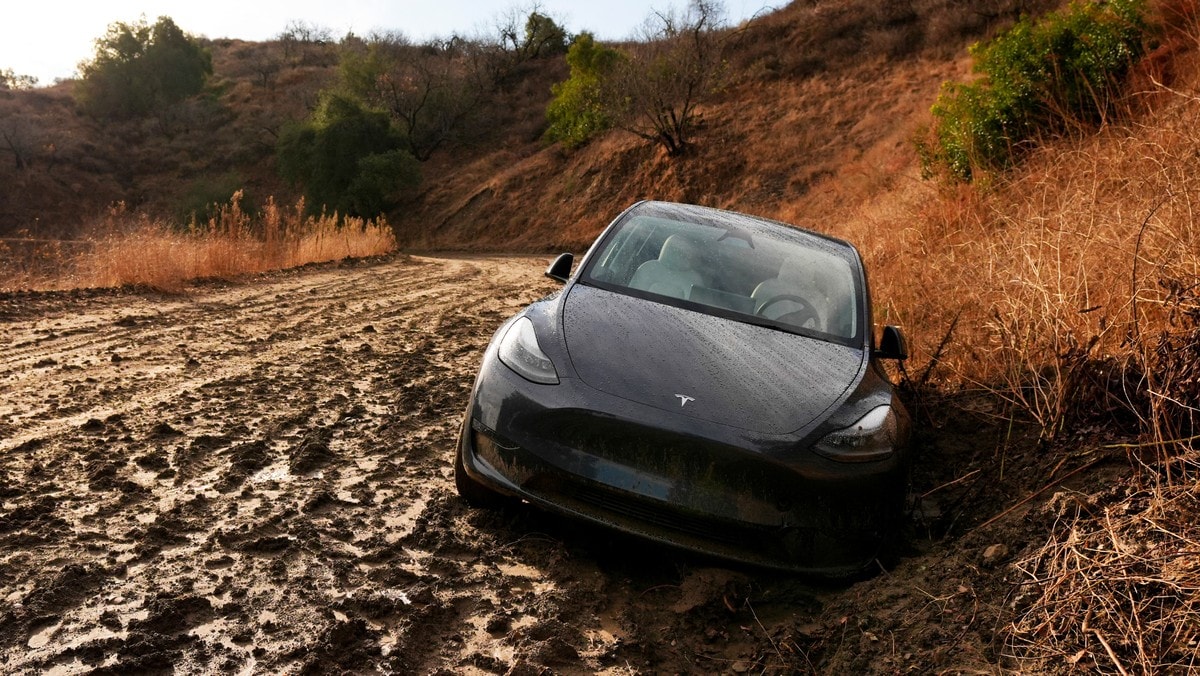 Regn i Los Angeles stopper brannene – gir oversvømmelser og leirras