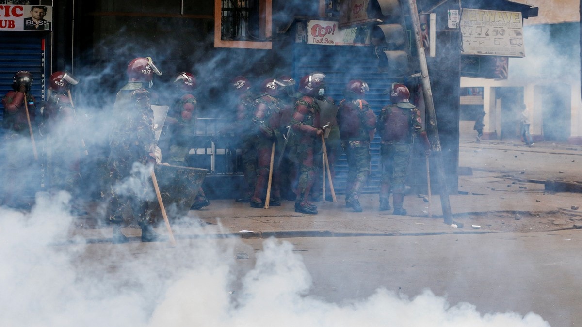 En person drept under demonstrasjoner i Kenya