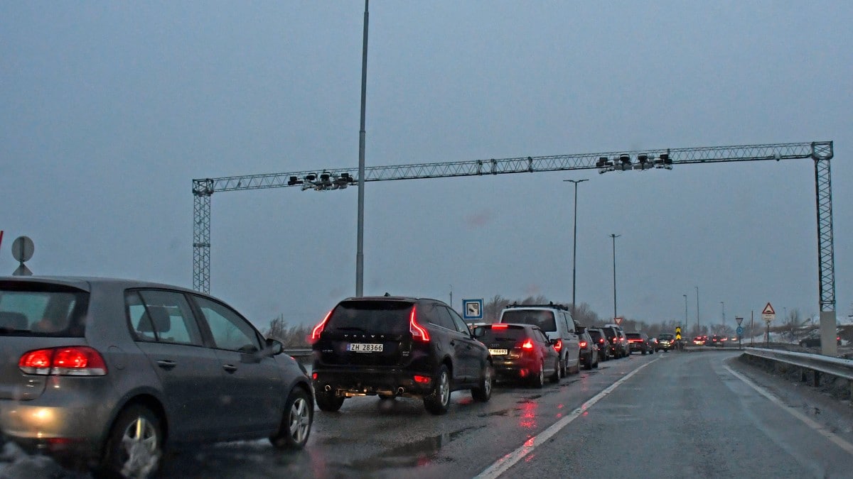 Stormen i Nord-Norge: Stengte veier overalt