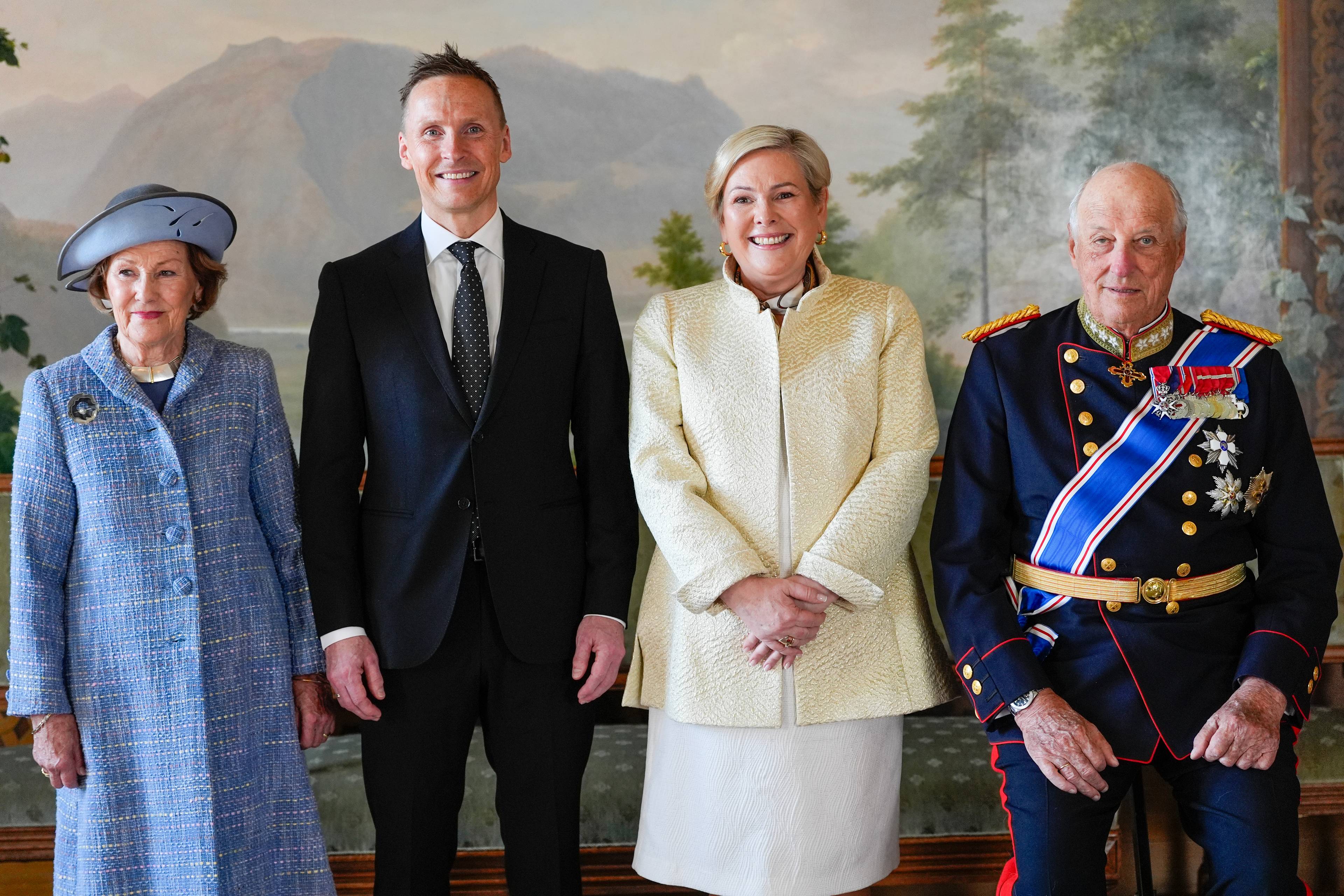 Islands president Halla Tmasdttir og hennes ektemann Bjrn Sklason var på offisielt besøk til Norge  i 2025. Her fotografert sammen med dronning Sonja og kong Harald.