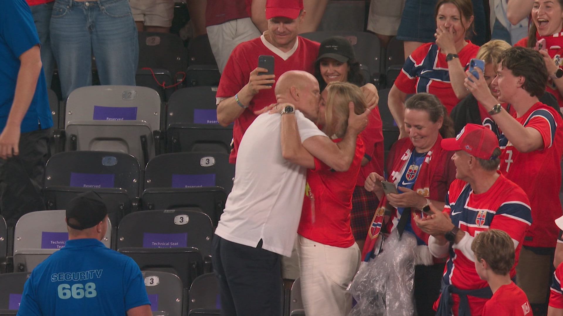 Solbakken stormet opp til kona etter VM-bragd: – Jeg var helt ferdig