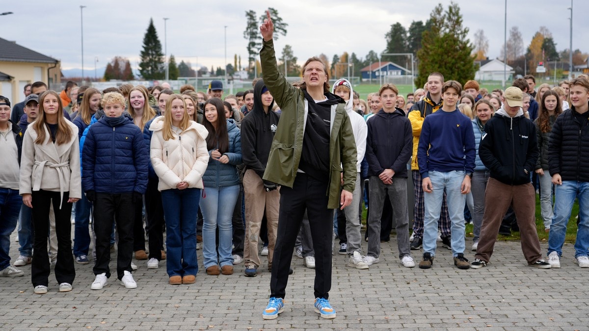 Matoma tilbake på gamleskolen for å gi sin helhjertede støtte