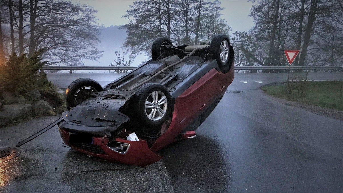17-åring øvelseskjørte – bilen havnet på taket