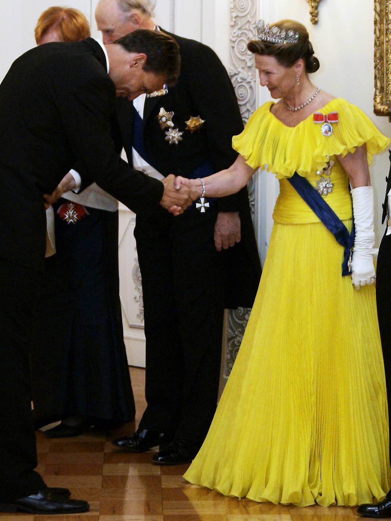 Dronning Sonja gul kjole