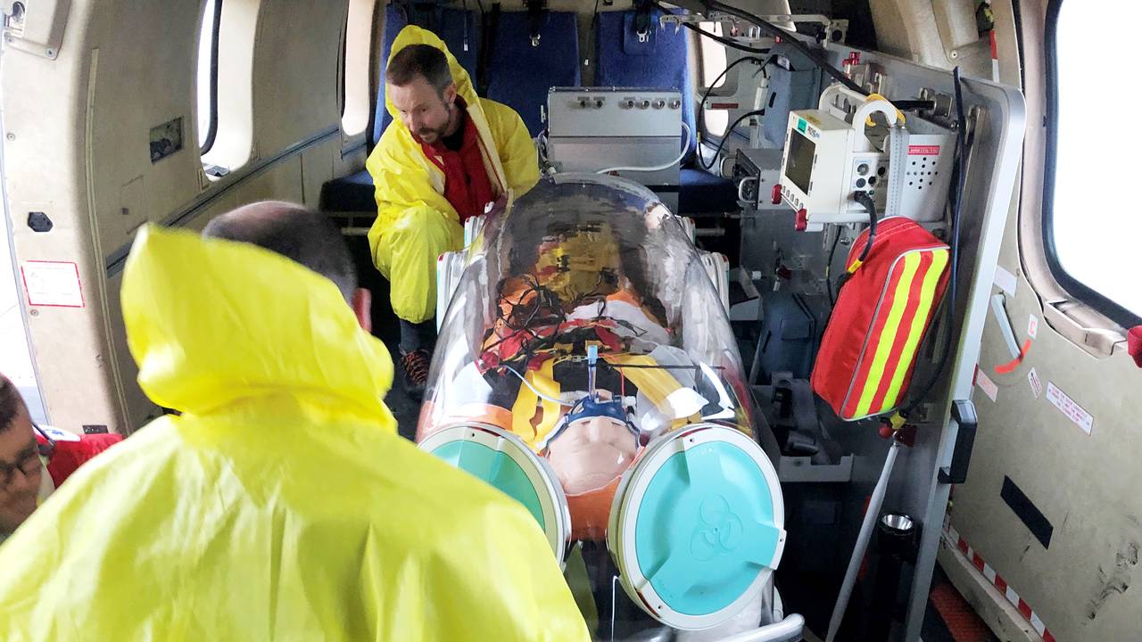 Super Puma, korona, smittevernkuvøse