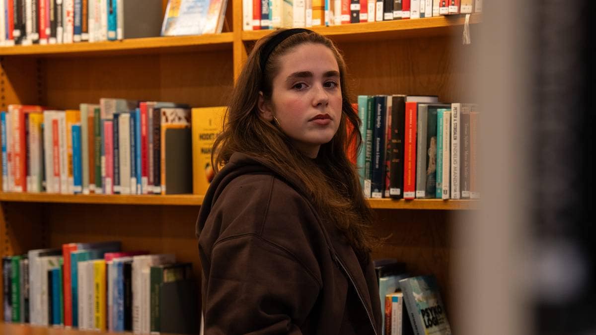 Mariam debuterer som 18-åring: Får skryt for motet sitt