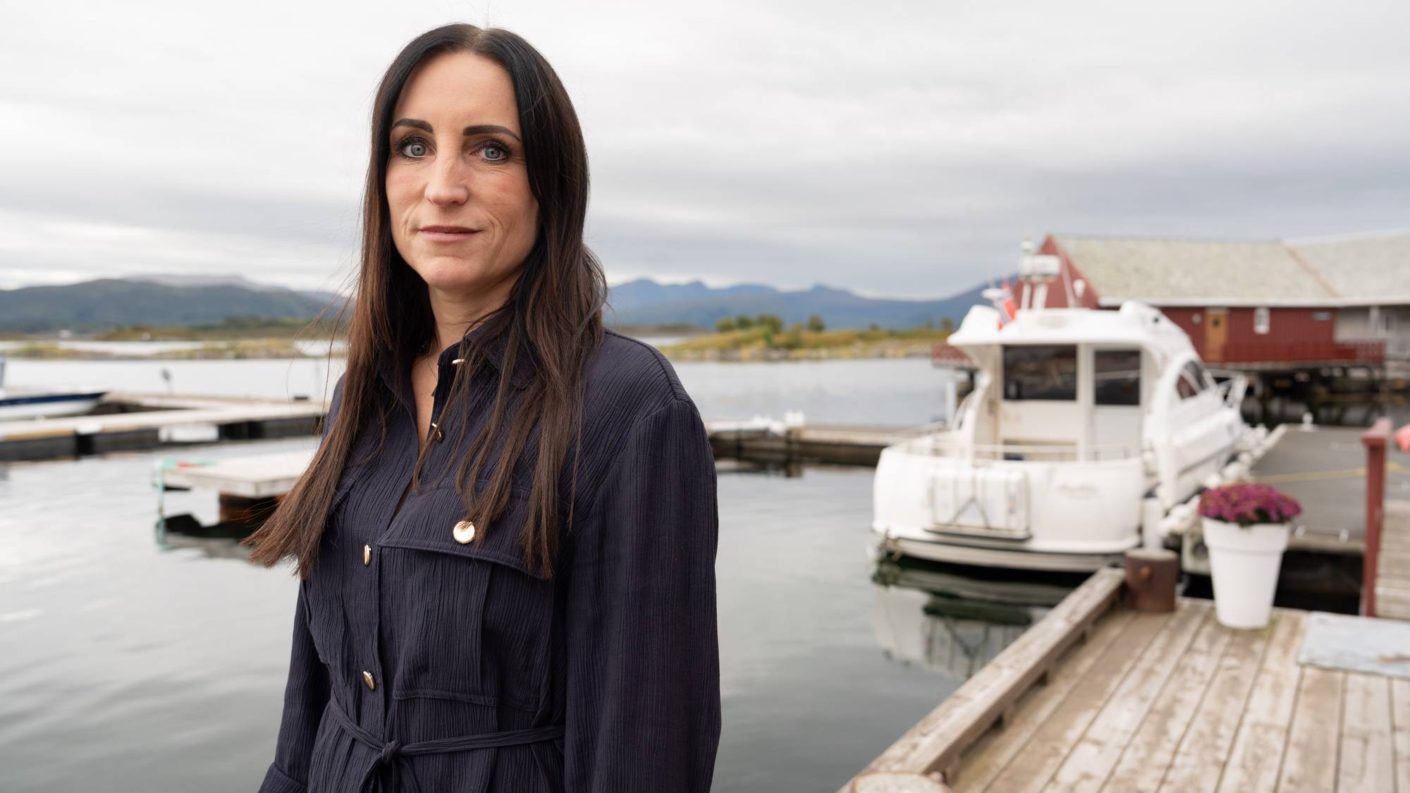 Fylkesleder i Arbeiderpartiet i Møre og Romsdal. Ordfører i Aure.