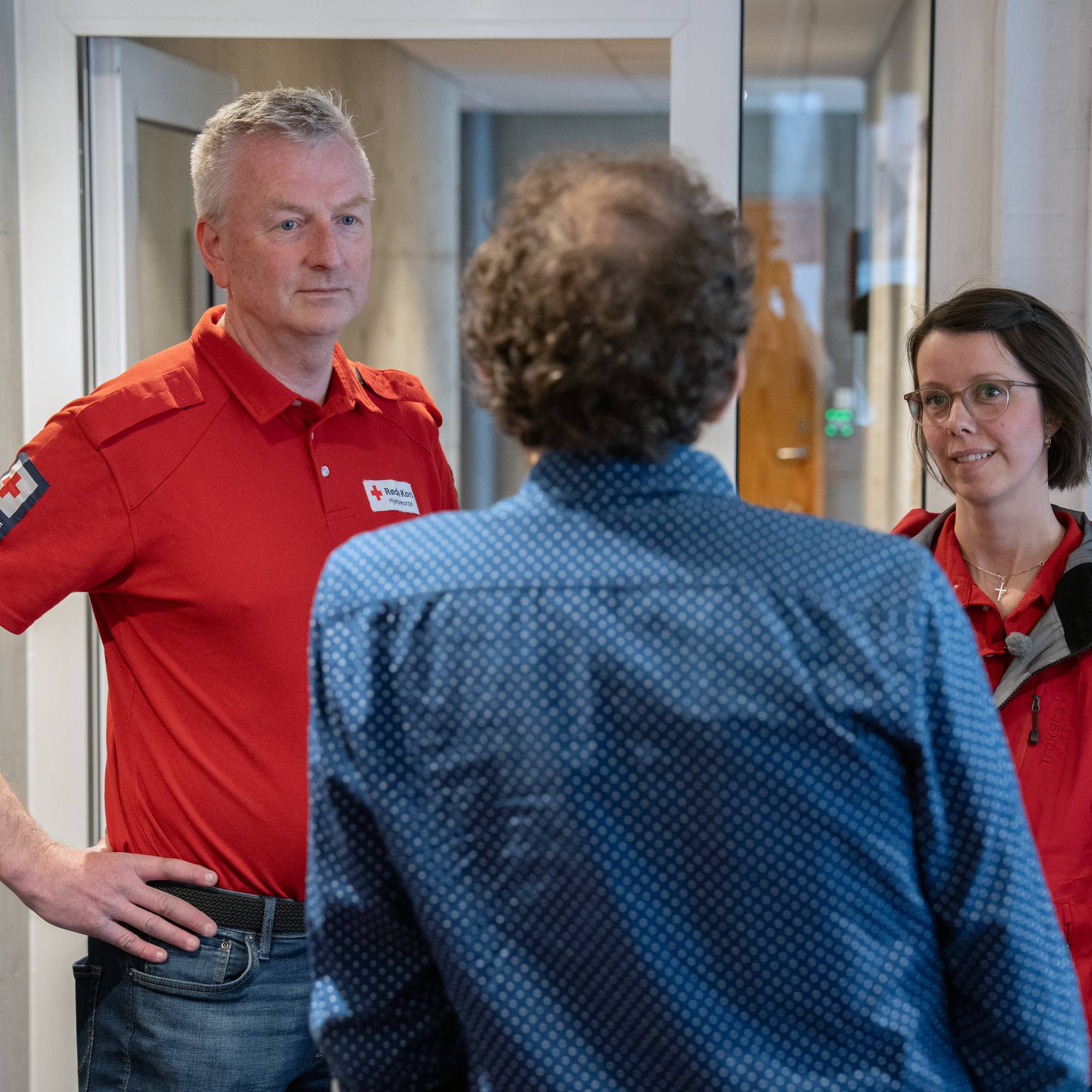 Alec Luhn møter Odda Røde Kors hjelpekorps. Svein Buer og Gunn Dagestad. 