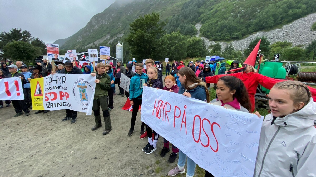 Demonstrerer på Haramsøya