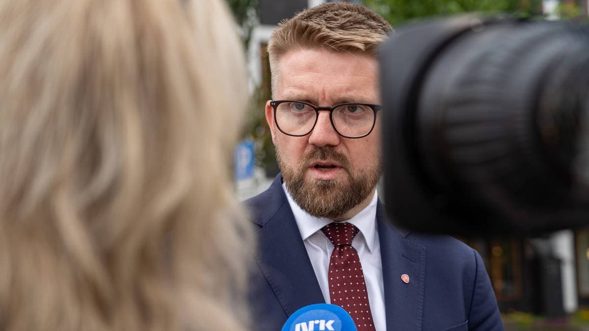 – Dette er alvorlig. Det er grunnlag for at PST bør etterforske