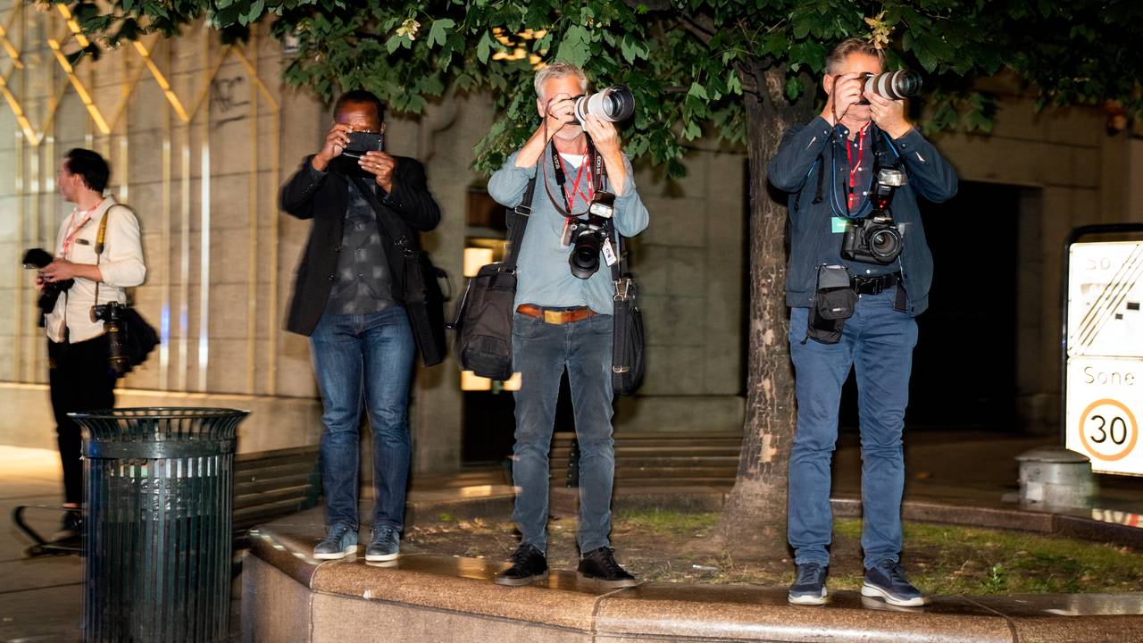 Arbeiderpartiet og Jonas Gahr Støre ble den store valgvinneren. Fotografer følger Støres ferd mot Stortinget