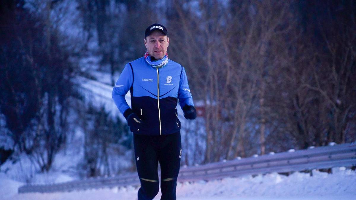 Ørjan trener ute i kulden: – Hvis man er litt sur på kona går tankene til et annet sted
