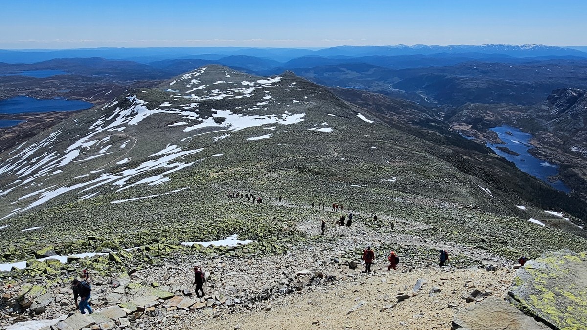 Har 2000 turer til Gaustatoppen: – Aldri vært så lite snø på 17. mai