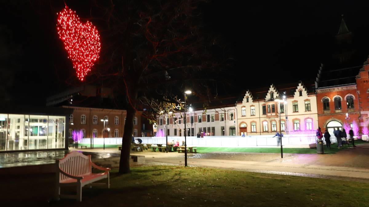 Vakter skal skape trygghet ved skøytebanen