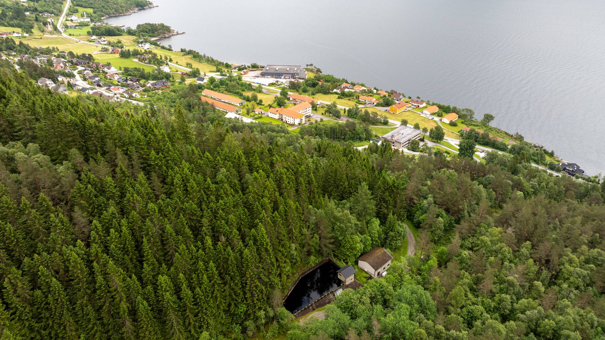 I 15 år drakk bygdefolket på Kyrkjebø vatn som kommunen garanterte var trygt. 
