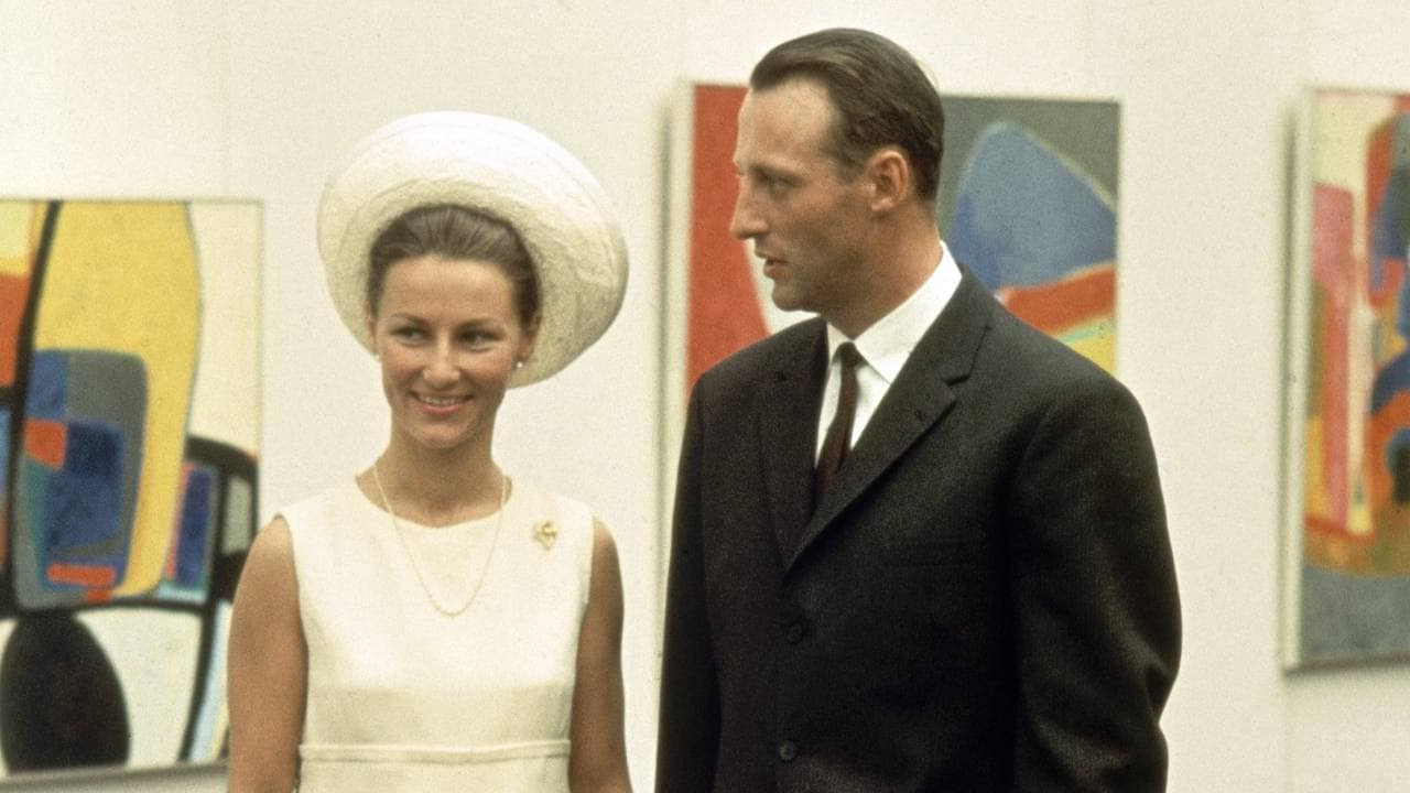 Kronprinsparet Sonja og Harald på Henie Onstad Kunstsenter på Høvikodden 28. august 1968, dagen før bryllupet sitt.