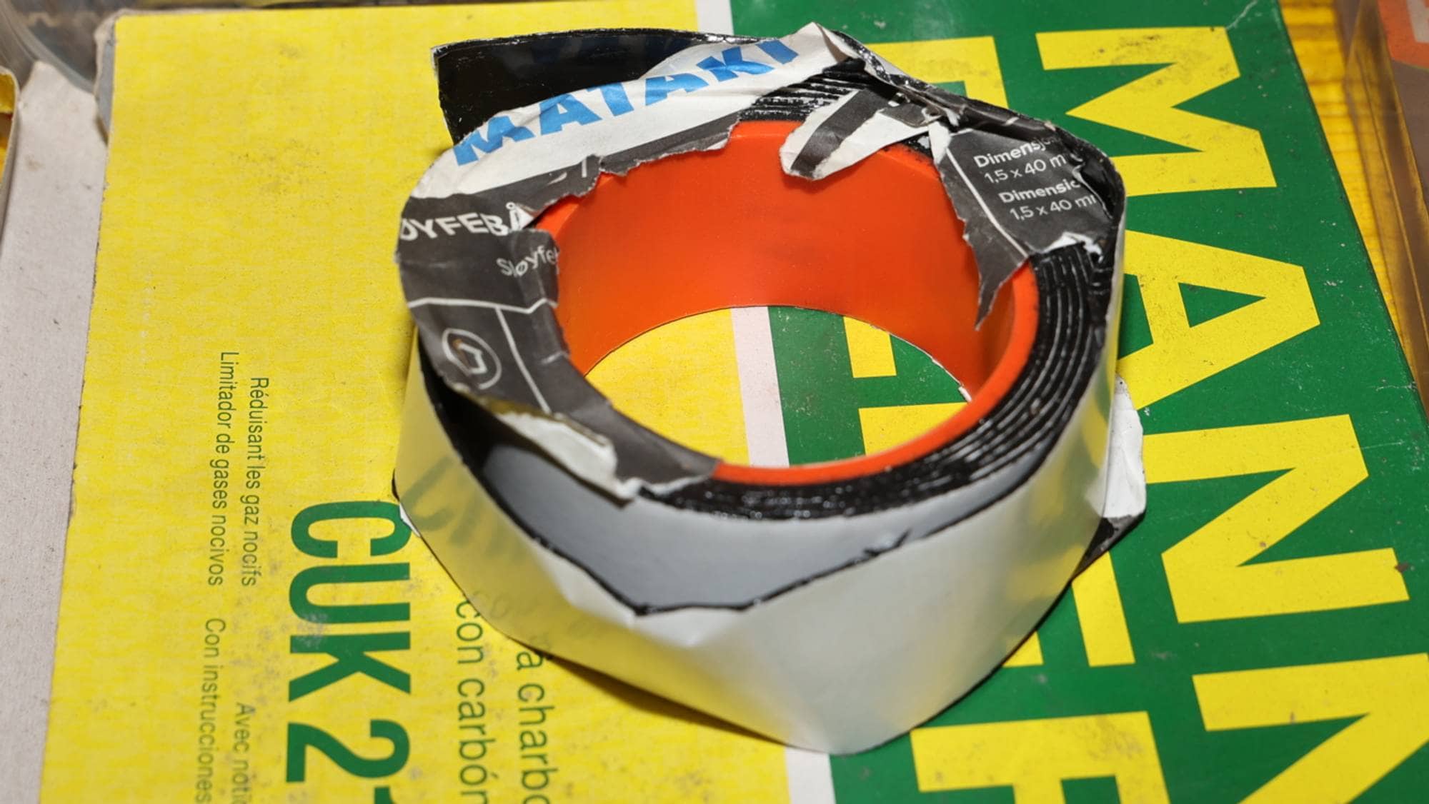 Sløyfeband som vart brukt til å binde mannen.