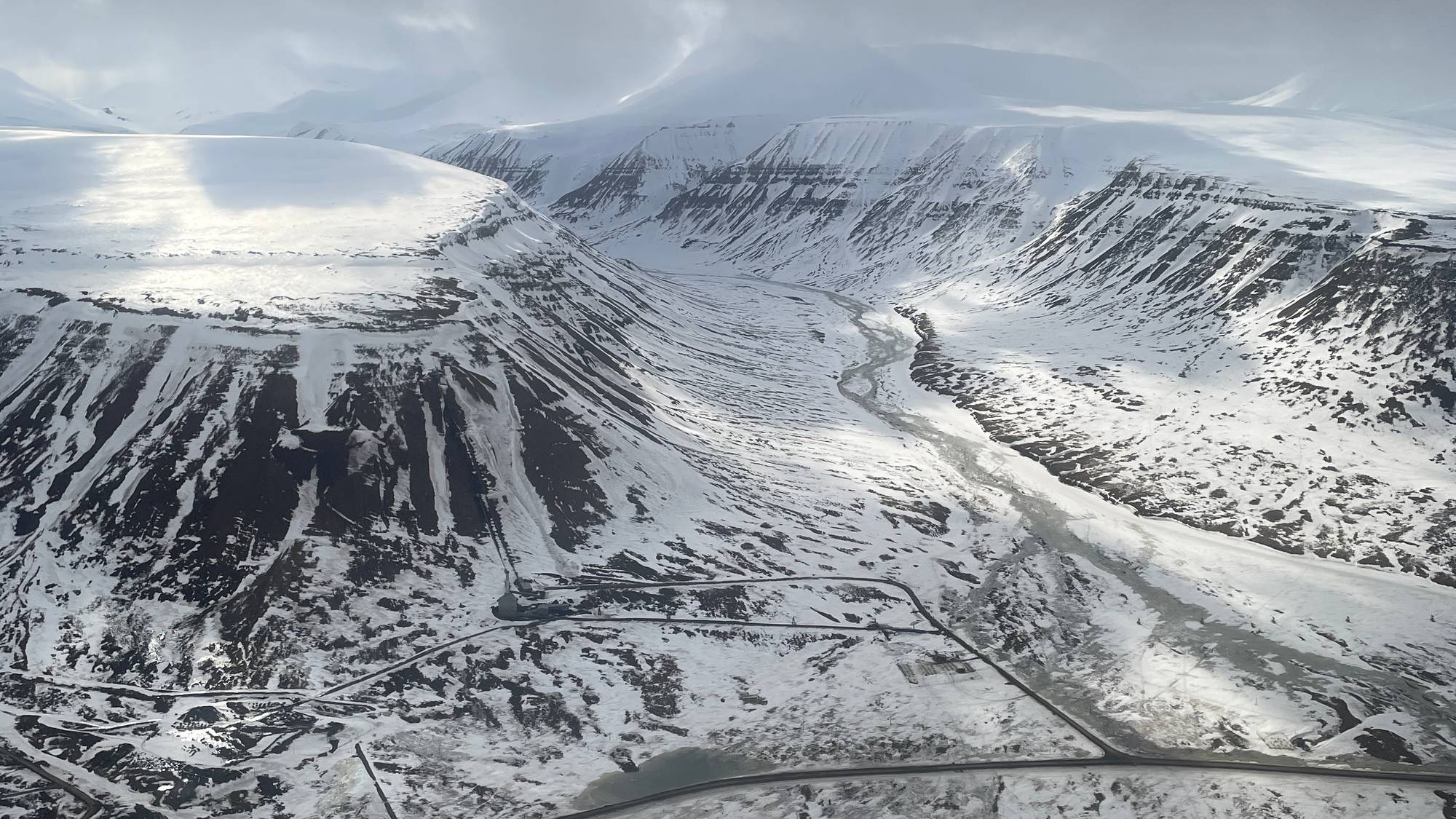 Bilde fra Todalen (ca. fem kilometer fra Longyearbyen). Tydelig milde temperaturer.