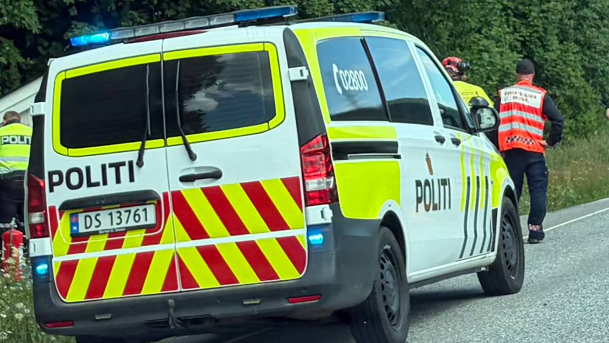 Motorsyklist kjørt til sykehus etter utforkjøring på Notodden
