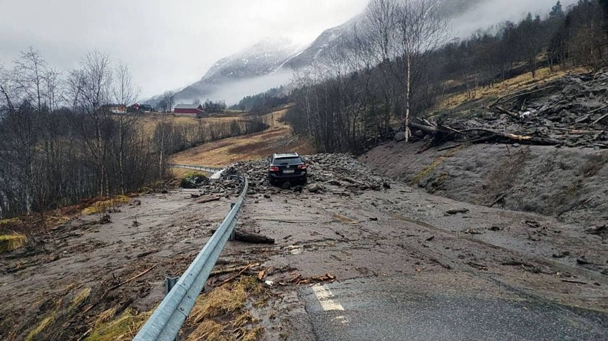 Bergensbanen stengt etter snøskred