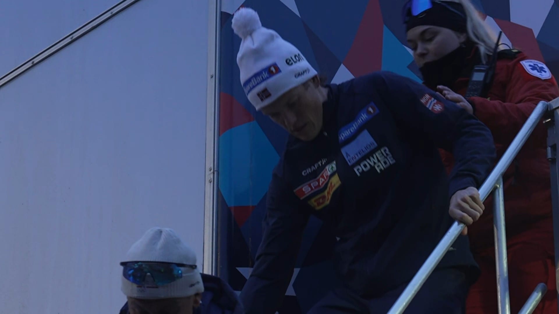 Stygt Klæbo-fall – her blir han fraktet til sykehus