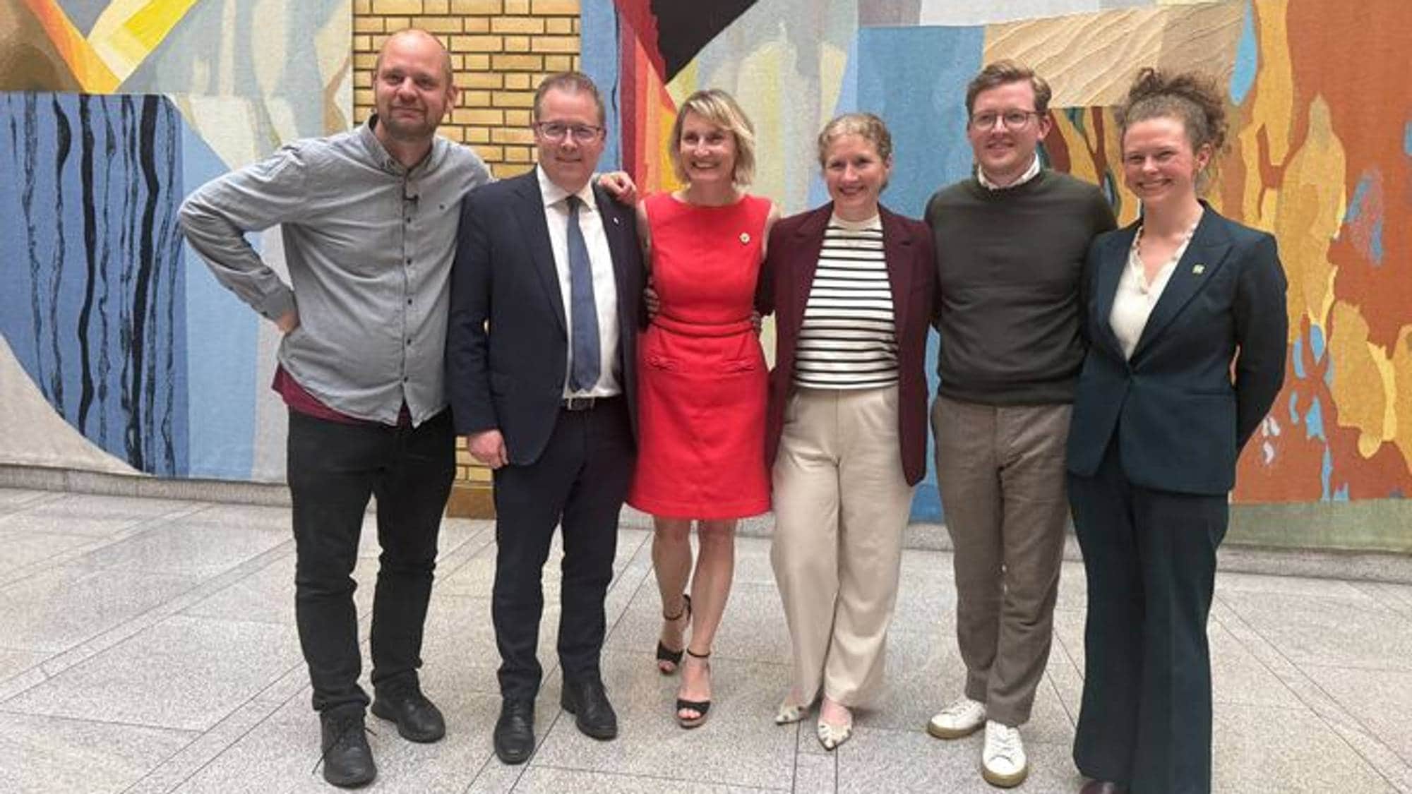 Mímir Kristjánsson (Rødt), Bjørn Arild Gram (Sp), Marthe Hammer (SV), Tuva Moflag (Ap), Even Røed (Ap) og Ingrid Liland (MDG) 