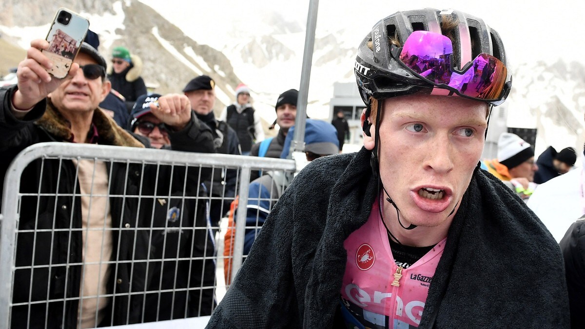 Leknessund veltet på såpeglatte italienske veier – ny etappevinner måtte bryte Giroen