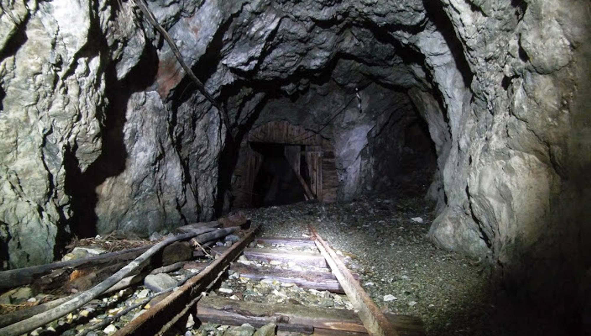 100 år gamle gruver ligg midt i ny E16trasé NRK Vestland