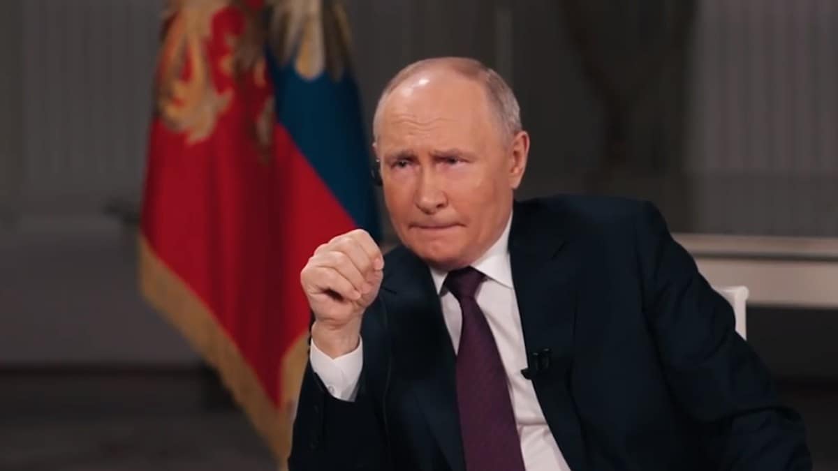 Putin i intervju med Tucker Carlson: – Et gjesp