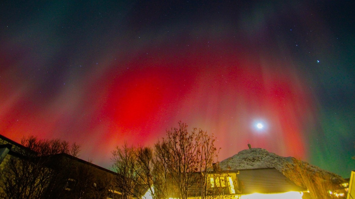 Knipset intenst nordlys: – Jeg har aldri sett det så rødt