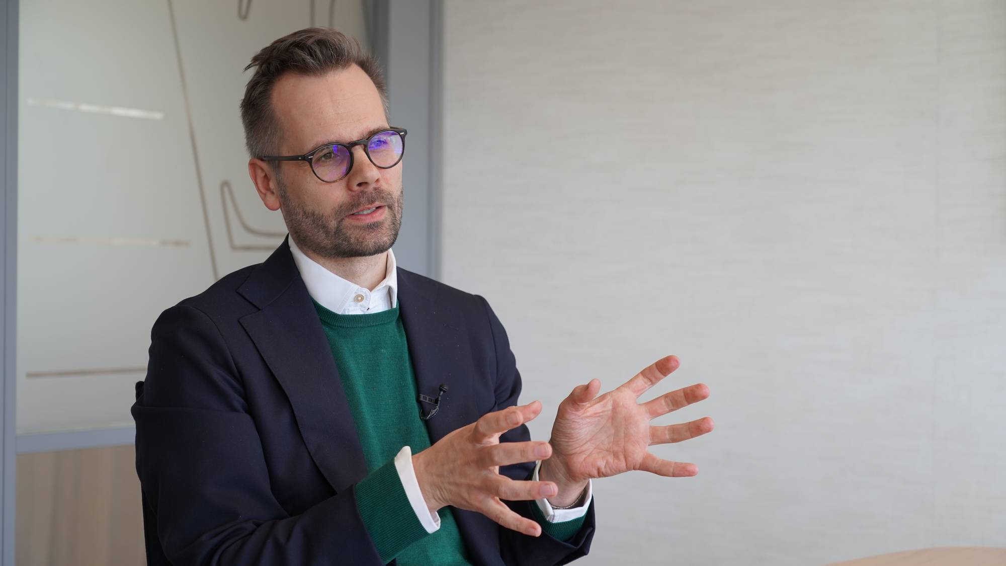 Advokat Olaf i et intervju med NRK