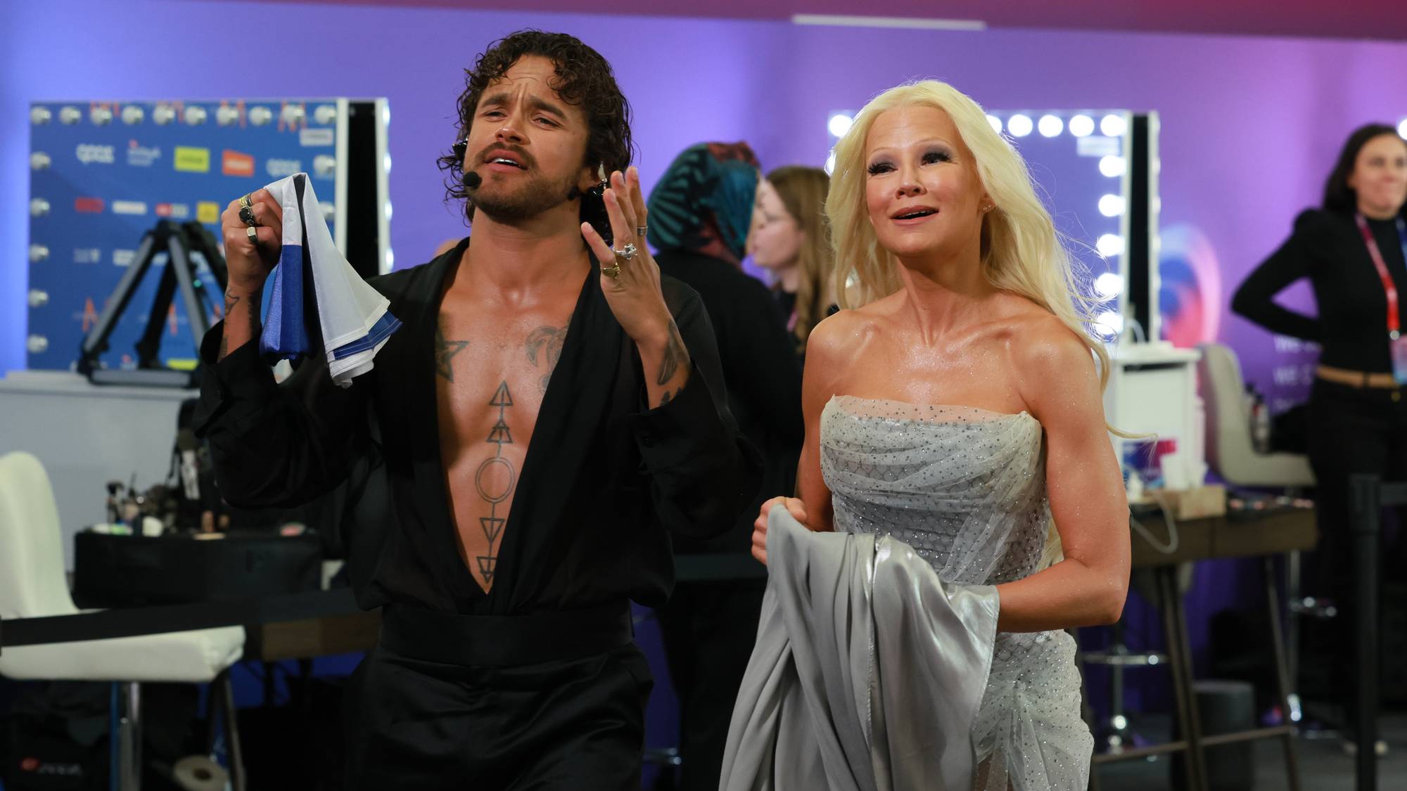 Finske Pete Parkkonen og Linda Lampenius backstage i Wien 15. mai 2026