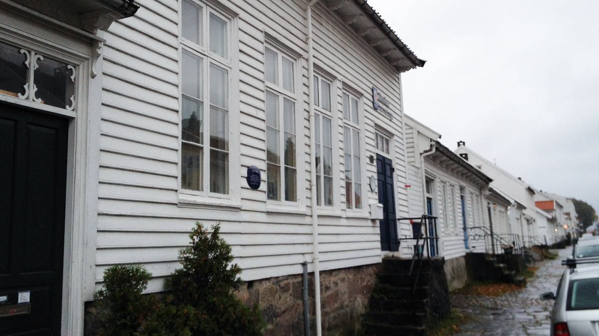 Mer en halvparten av de verneverdige husene i Posebyen har fått nytt brannvarslingsanlegg