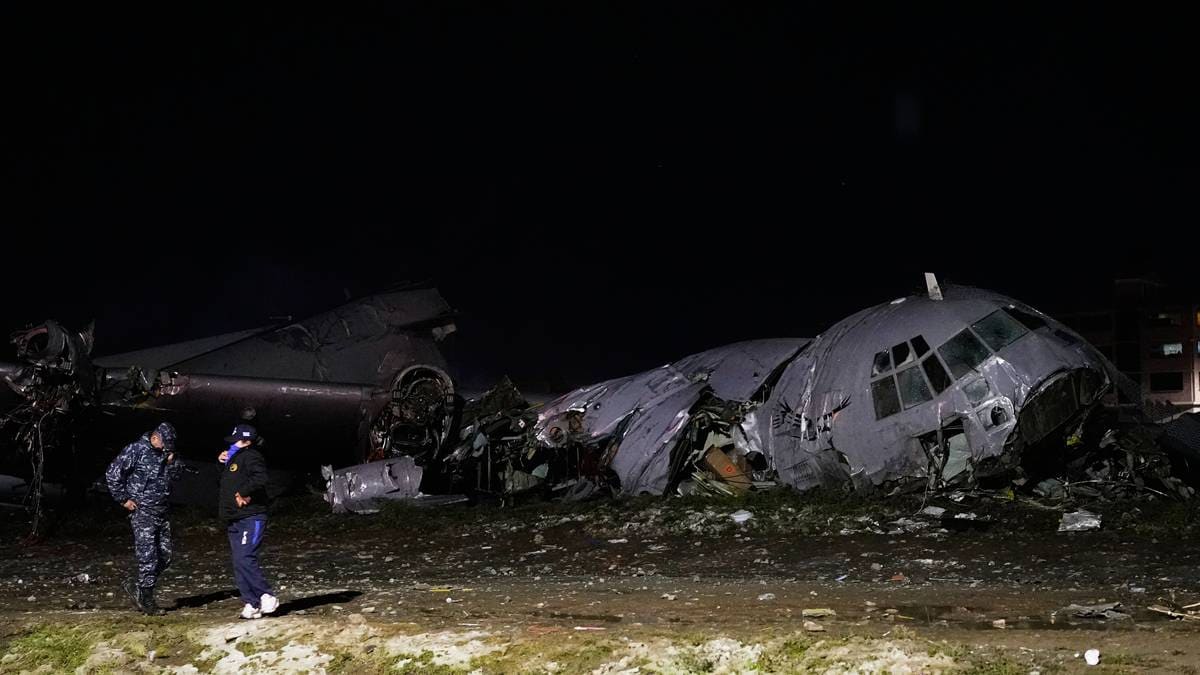 Minst 15 døde etter at militærfly styrtet i Bolivia