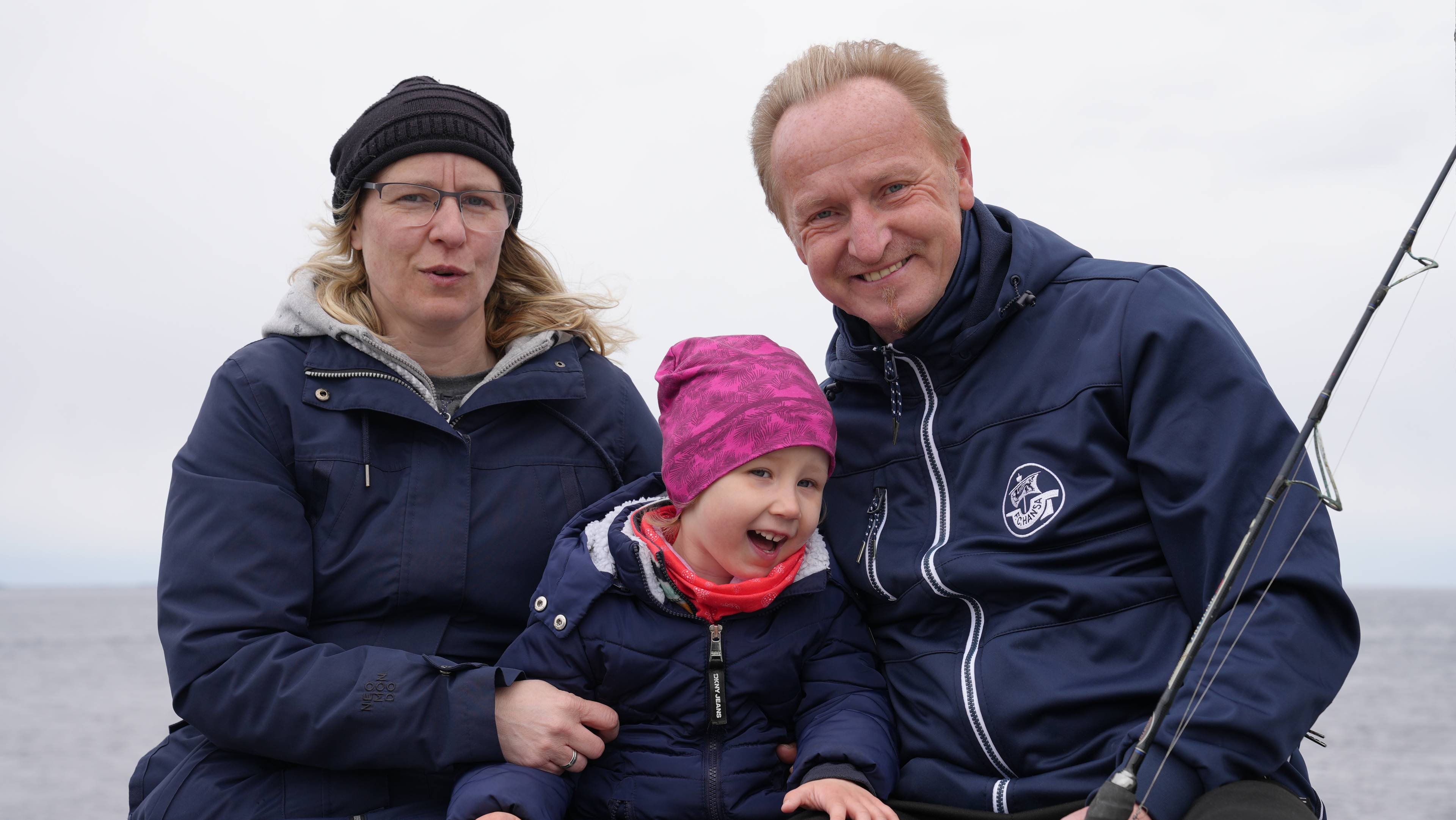 Frå venstre Beatrix Rehberg, Andreas Taedcke med dattera Adriana mellom seg