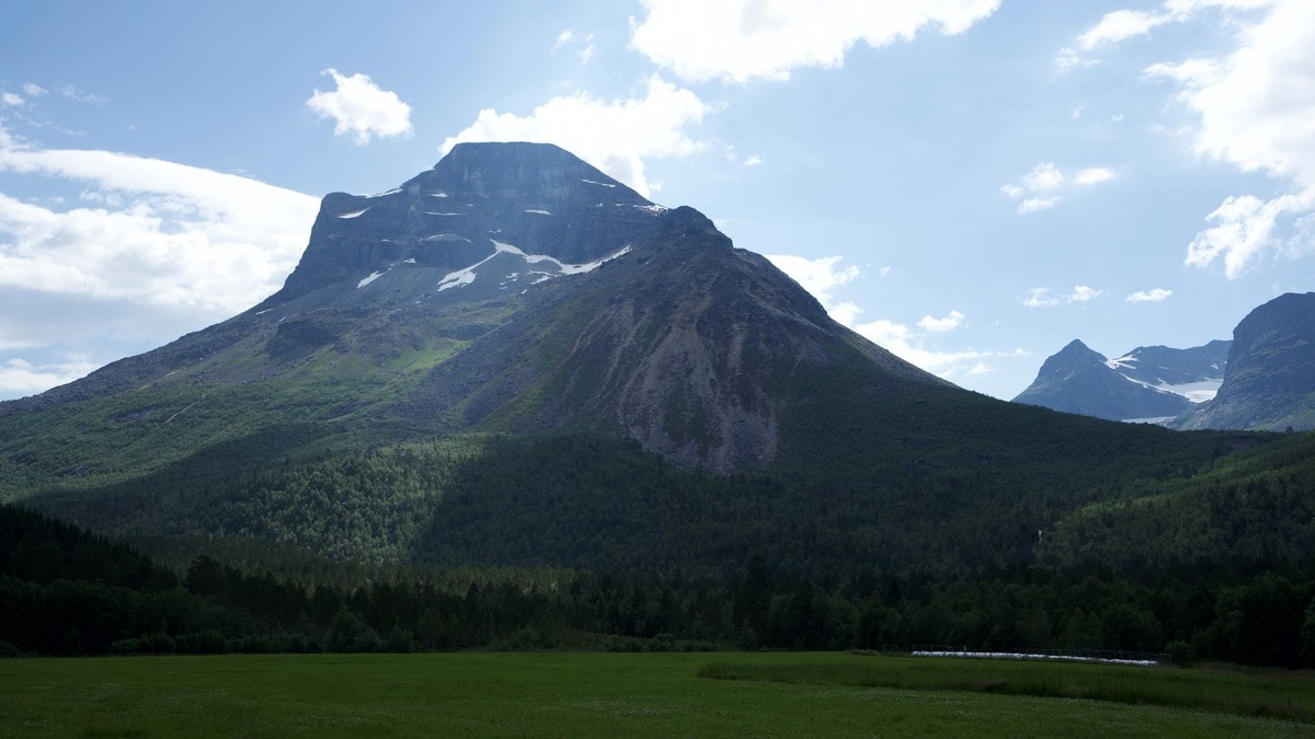 NVE overvaker fjellparti i Skarfjellet: Fryktar stort ras