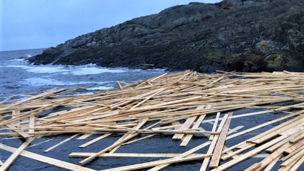 Flere tonn planker på avveie langs Sørlandskysten