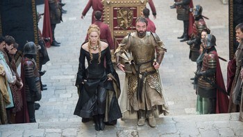  Lena Headey and Ian Beattie in Game of Thrones 